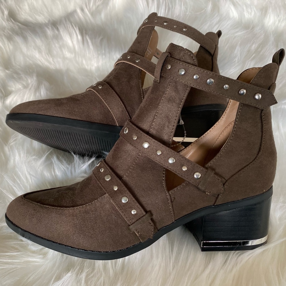 🔥 Brand New Ankle Block Heel Booties w/ Studs NWOT🔥